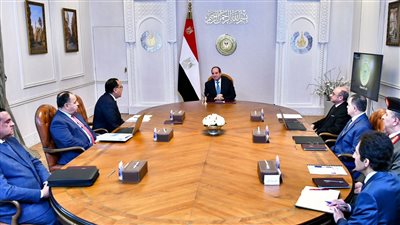 الرئيس السيسي يوجه.. إنهاء إشغال الطرق بالسيارات والمركبات المهملة
