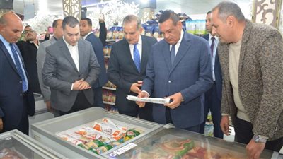 وزير التنمية المحلية ومحافظ كفر الشيخ يفتتحان هايبر ماركت المنطقة الشمالية العسكرية 