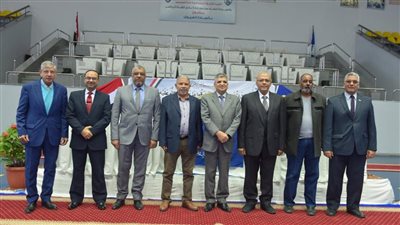 رئيس هيئة قناة السويس يكرم قيادات الهيئة والعاملين البالغين سن التقاعد 