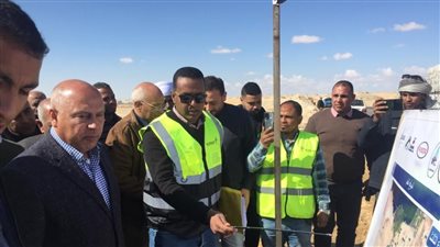 وزير النقل يتفقد مواقع العمل  بالخط الثاني للقطار الكهربائي السريع 