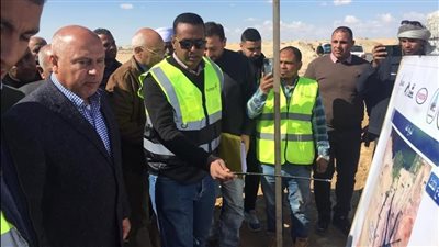 وزير النقل يتفقد مواقع العمل  بالخط الثاني للقطار الكهربائي السريع 