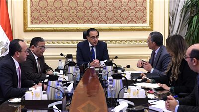 مدبولي يتابع مع رئيس هيئة الاستثمار خطط الترويج للفرص الاستثمارية 