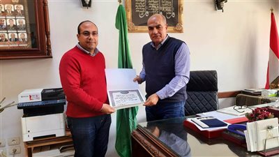 وكيل وزارة التموين بالدقهلية يكرم مأمور الضبط القضائي  لجهودة فى العمل الرقابي