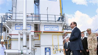 بالصور.. الرئيس السيسي يفتتح مصنعي انتاج الغازات الطبية ومحطة توليد الطاقة الثلاثية  