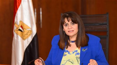 وزيرة الهجرة تتابع حالات المصريين المصابين في انفجار سفينة على الحدود التركية 