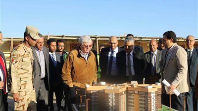 وزير التعليم العالى يتفقد المنشآت الجديدة بجامعتى  جنوب الوادي الحكومية والأهلية 