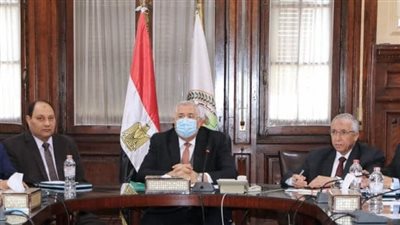 وزير الزراعة يبحث مع قيادات الوزارة آلية التعامل مع ملاحظات مجلس النواب 