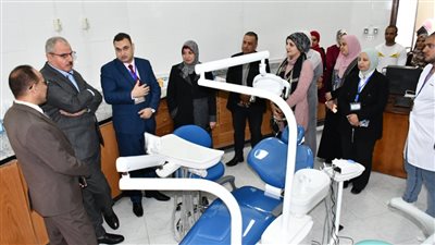 رئيس جامعة القناة يفتتح٤عيادات اسنان ووحدة تعقيم وأشعة بالإدارة العامة الطبية 
