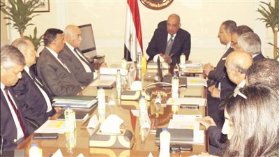 وزير قطاع الأعمال يجتمع بالرؤساء التنفيذيين للشركات القابضة لمتابعة خطط العمل ومشروعات التطوير 