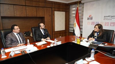 وزيرة التخطيط  ورئيس صندوق مصر السيادي تبحث سبل التعاون مع ليوني مصر 