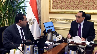 رئيس الوزراء يتابع مع رئيس الجهاز المركزي للتنظيم والإدارة سير المسابقات المركزية