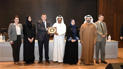  رئيس جامعة عين شمس يستقبل وفد الأمانة العامة لجائزة خليفة التربوية الإماراتية  