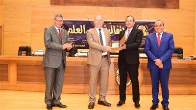 جامعة سوهاج تحتفل بتكريم ٣٥٠ من علمائها وباحثيها المتميزين بيوم العلم