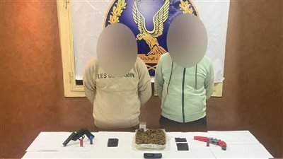 الداخلية: ضبط شخصين بحوزتهم أسلحة نارية وذخائر بدون ترخيص 