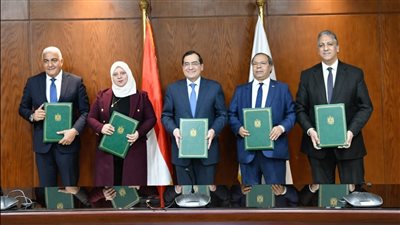 وزير البترول يوقع اتفاقيتى تعاون للتنمية المجتمعية بمطروح وأبورديس