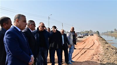 وزير الري تفقد أعمال تأهيل ترعتي قنديل وأم دومة بمركز طما ضمن 
