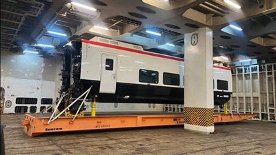 وزير النقل يعلن وصول القطار الثالث والرابع من قطارات  تالجو الفاخرة لميناء الاسكندرية 