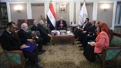 وزير التعليم العالي يلتقي النقيب العام لنقابة العلاج الطبيعي 