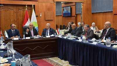 وزير الإسكان يترأس اجتماع اللجنة التنسيقية العليا لشركات مياه الشرب والصرف الصحى