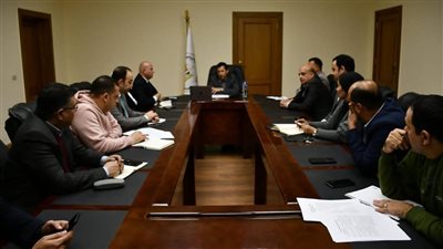 وزير الرياضة يجتمع مع قيادات الوزارة لمتابعة آليات تنفيذ تكليفات الرئيس باحتفالية 