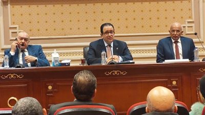 علاء عابد يستعرض مع رئيس هيئة الطرق والكباري استراتيجية الهيئة