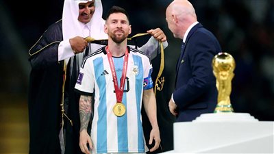 بعد رونالدو .. ميسي يظهر في نادي الهلال السعودي