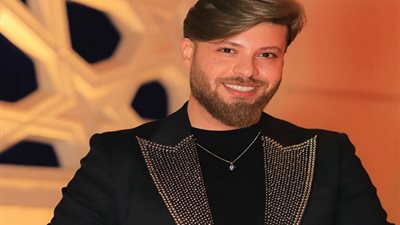 خبير تجميل يكشف أحدث صيحات موضة مكياج ٢٠٢٣