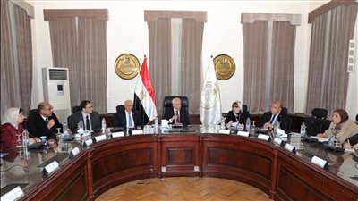 وزير التربية والتعليم يعقد جلسة نقاشية حول مبادرة رفقاء 