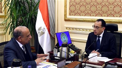 رئيس الوزراء يتابع مع وزير قطاع الأعمال العام عددا من ملفات عمل الوزارة