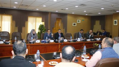 رئيس جامعة المنصورة يلتقى بوفد من رجال الأعمال و مستثمرى المنطقة الصناعية 