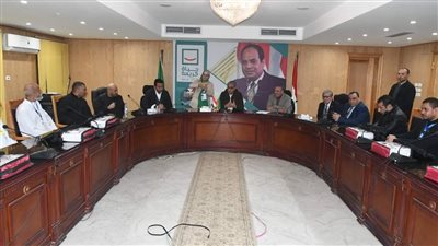 محافظ الفيوم والجارحي يلتقوا معتمري بيت الله الحرام من ذوي الهمم 