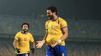 بعد الخسارة من الحرس .. باسم مرسي يشتبك مع جماهير الإسماعيلي ويبصق عليهم