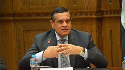 وزير التنمية المحلية يتابع مع المحافظين جهود التعامل مع سقوط الأمطار 