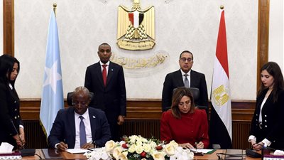رئيسا وزراء مصر والصومال يشهدان توقيع مذكرة تفاهم لتعزيز التعاون الثقافي بين مصر والصومال