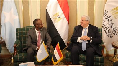 وزير التعليم العالي يبحث مع نظيره الصومالي سُبل التعاون المُشترك