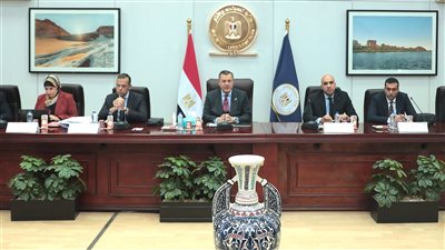 وزير السياحة يعقد اجتماعاً لمتابعة الموقف التنفيذي لمشروعات تطوير الأنظمة الإلكترونية
