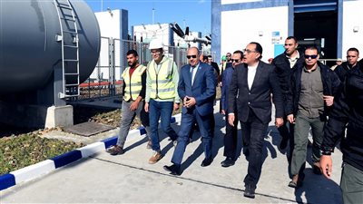 رئيس الوزراء يتفقد محطة محولات كهرباء الشيخ زويد 