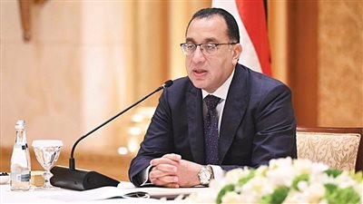 رئيس الوزراء يتفقد مشروع إنشاء وحدتين غازيتين بالعريش