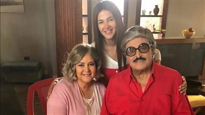 رمز السعادة والضحك.. دنيا سمير غانم تحيي ذكرى ميلاد والدها