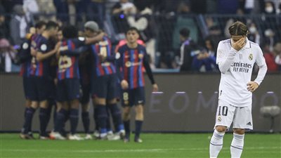 الشوط الأول ..برشلونة يضرب ريال مدريد بهدفين في نهائي كأس السوبر الإسباني