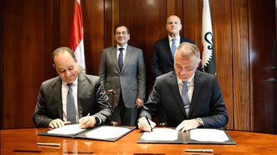 اتفاق بين البترول و ايني لخفض غاز الشعلة في مشروعات القطاع