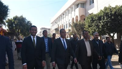 محافظ الفيوم يتفقد المعروض من السلع الغذائية واللحوم