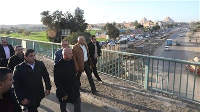 وزير النقل يتفقد مواقع العمل بالمرحلة الثانية من مشروع تطوير الطريق الدائري 
