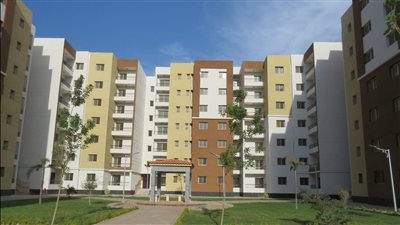 وزير الإسكان يستعرض ما تم تنفيذه من مشروعات بمدينة العبور فى 2022