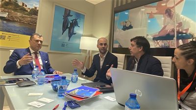 وزير السياحة والآثار يلتقي بعدد من مسئولي الشركات السياحية في إسبانيا 