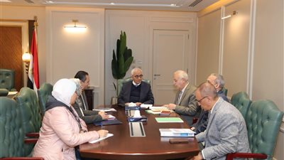وزير التربية والتعليم يعقد اجتماعًا مع مسؤولي هيئة الأبنية التعليمية 