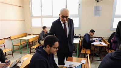 وزير التربية والتعليم يتفقد سير امتحانات الشهادة الإعدادية والصف الأول الثانوي بمدرسة مجدي يعقوب 