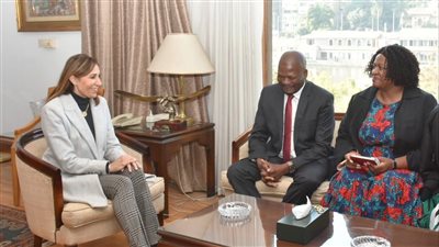 وزيرة الثقافة تلتقي وفد من جنوب أفريقيا للاتفاق على فعاليات 