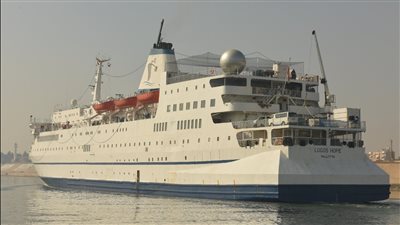 قناة السويس تشهد عبور أكبر مكتبة عائمة فى العالم 