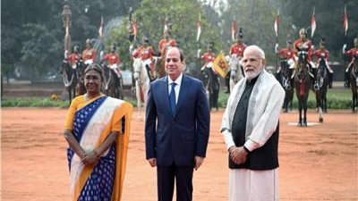 في إطار التعاون المشترك.. رئيسة الهند تستقبل الرئيس السيسى بقصر 